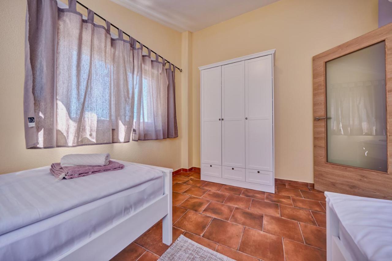 טרוגיר Anovi Holiday Homes By Litto מראה חיצוני תמונה