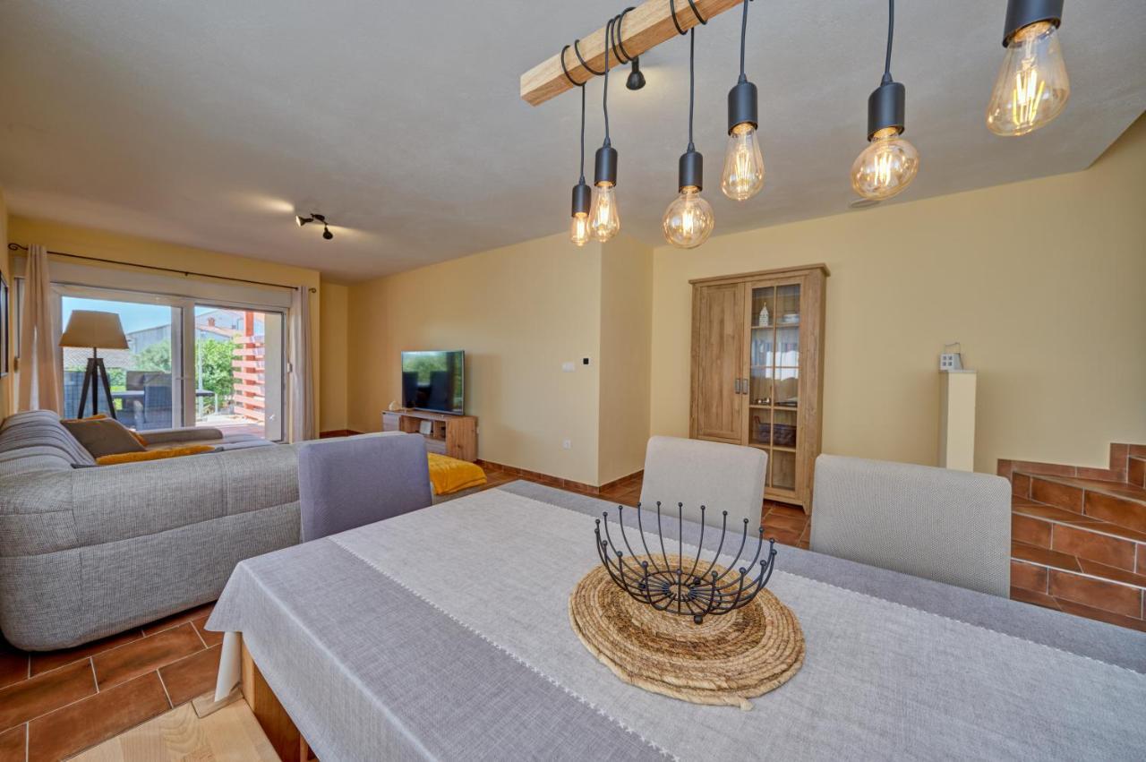טרוגיר Anovi Holiday Homes By Litto מראה חיצוני תמונה