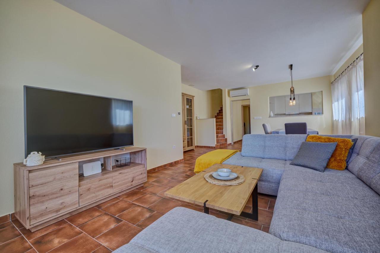 טרוגיר Anovi Holiday Homes By Litto מראה חיצוני תמונה